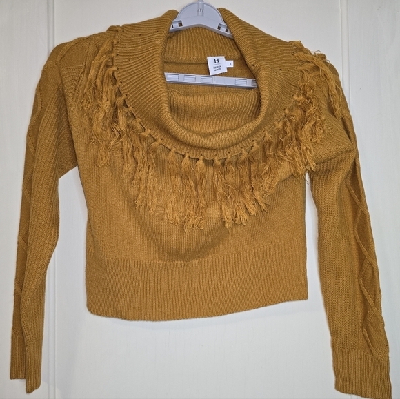 Hidden Brand Fringe Crop Cold Shoulder Sweater Size Small NWT - Picture 1 of 8